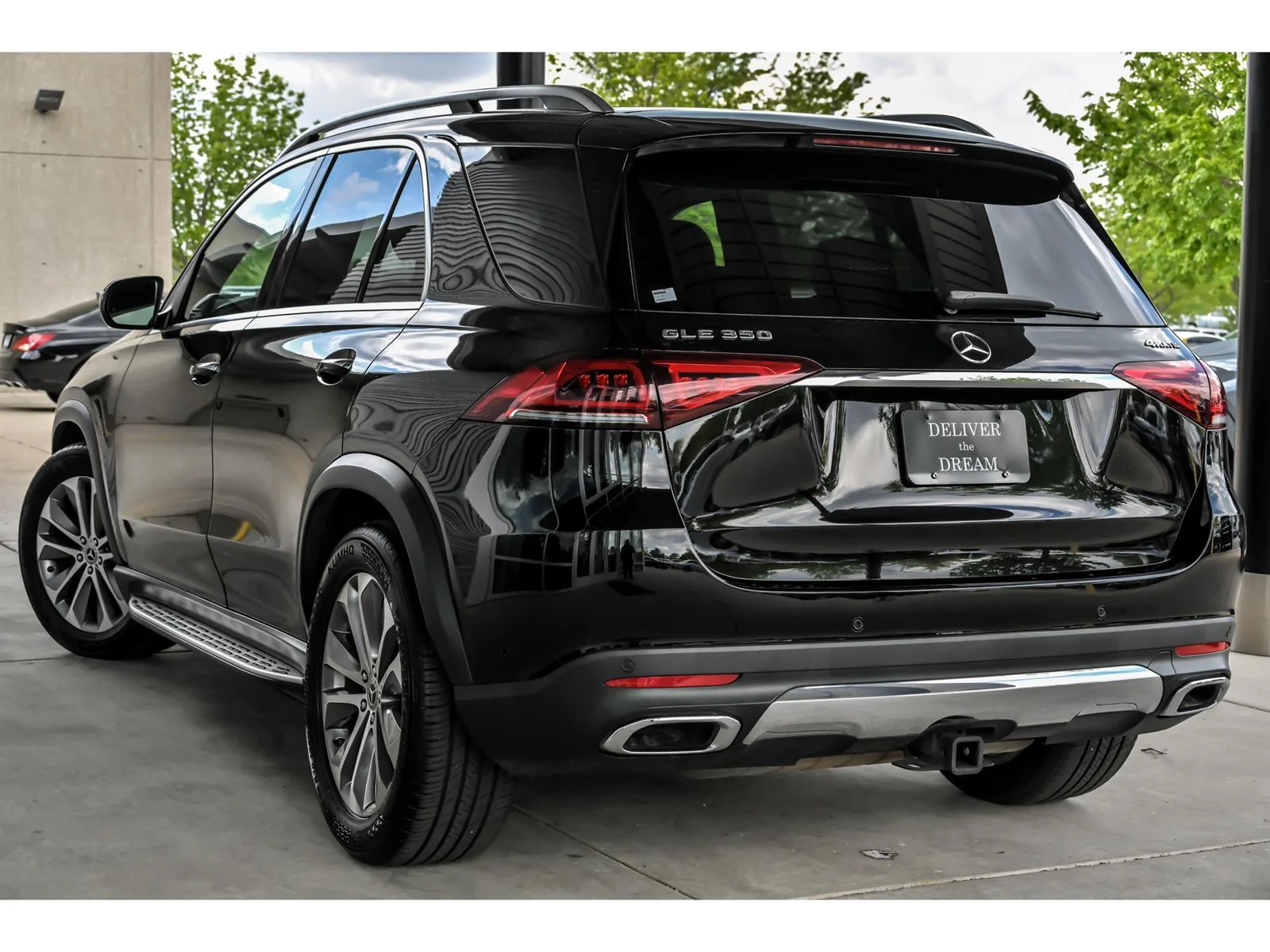Used 2021 Black Mercedes-Benz GLE 350 4MATIC® image 4