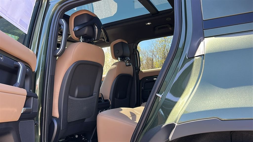 New 2026 Woolstone Green LAND ROVER S image 22