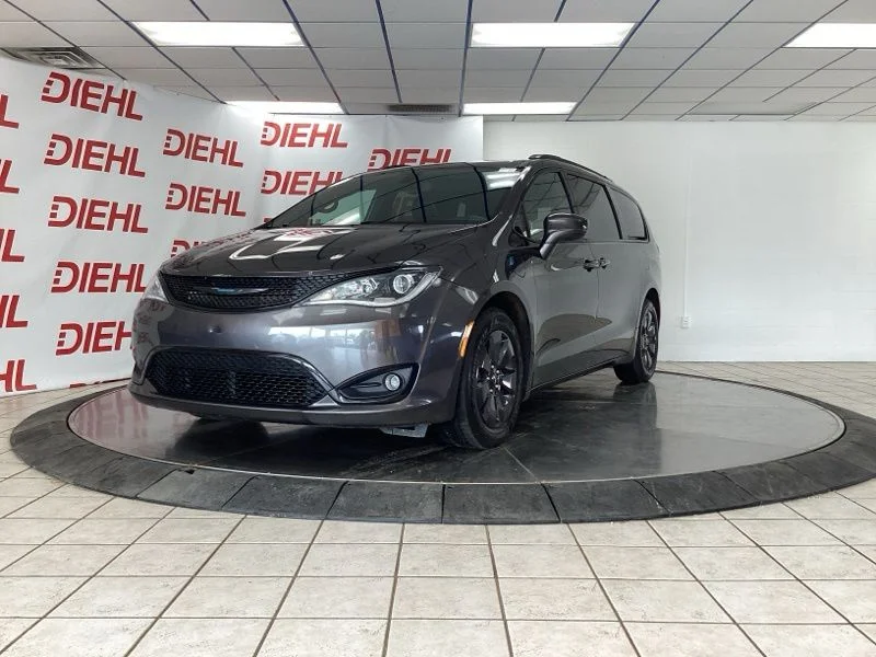 Used 2020 Gray Chrysler Touring L image 3