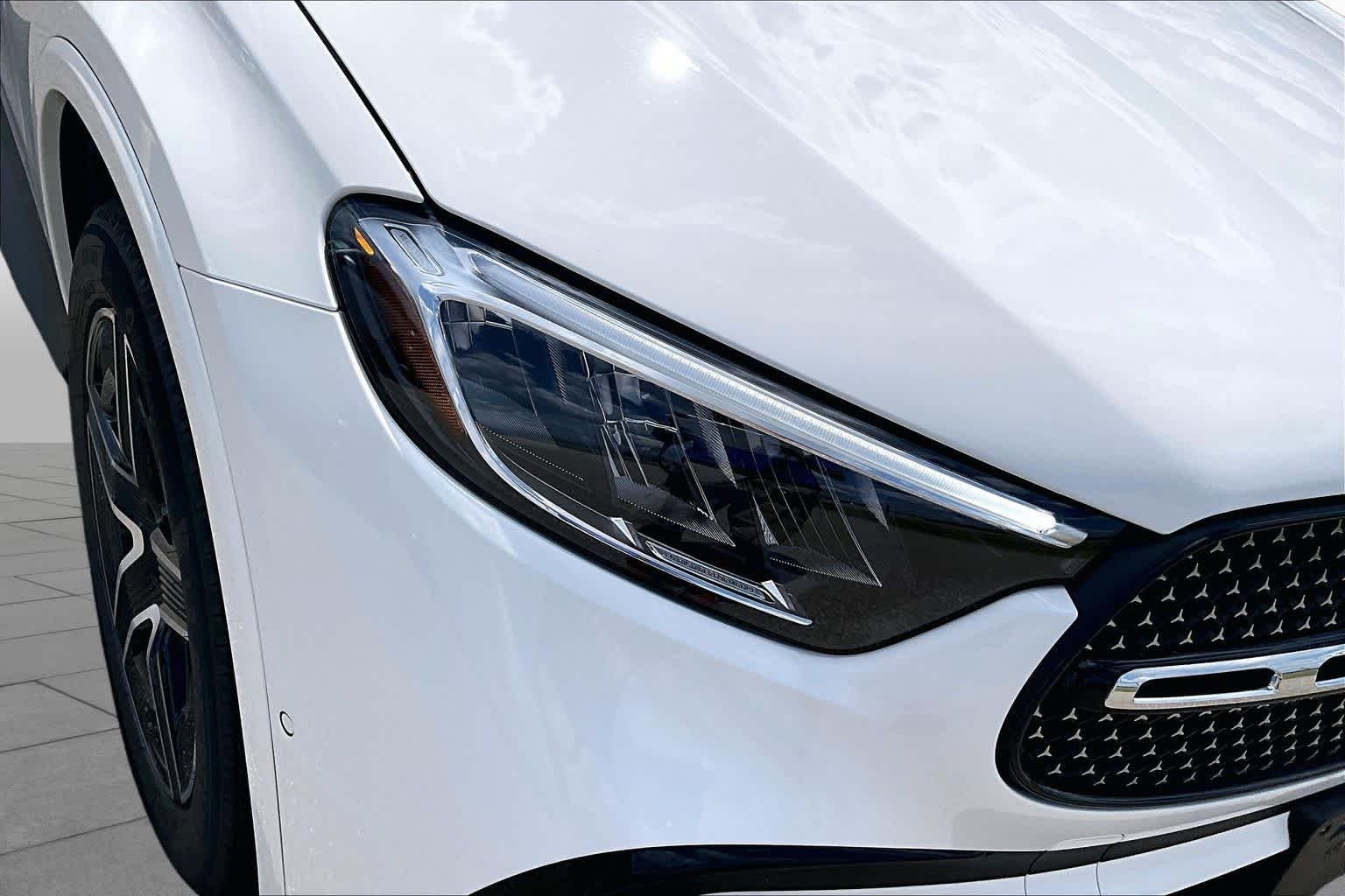 New 2026 Polar White Mercedes-Benz GLC 300 image 17