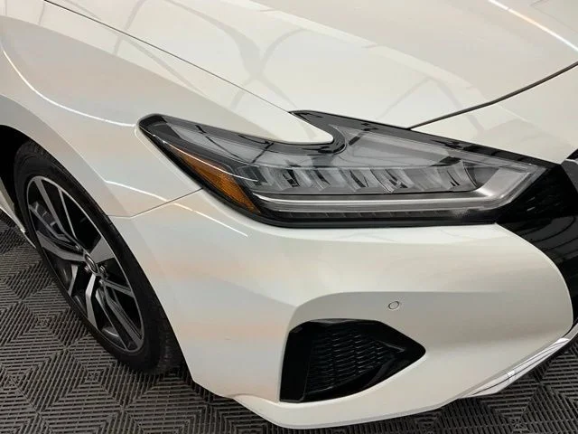 Used 2021 White Nissan 3.5 SL image 28