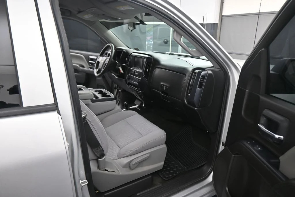 Used 2018 Silver Chevrolet WT image 41