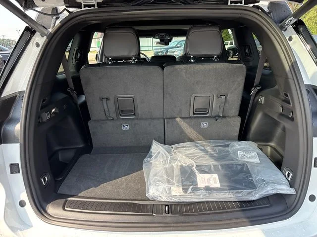 New 2026 Bright White Clear-Coat Exterior Paint Jeep Altitude image 34