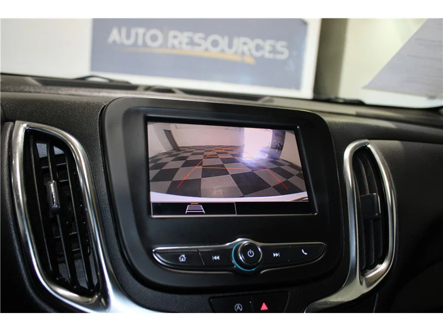 Used 2022 Summit White Chevrolet LT image 33