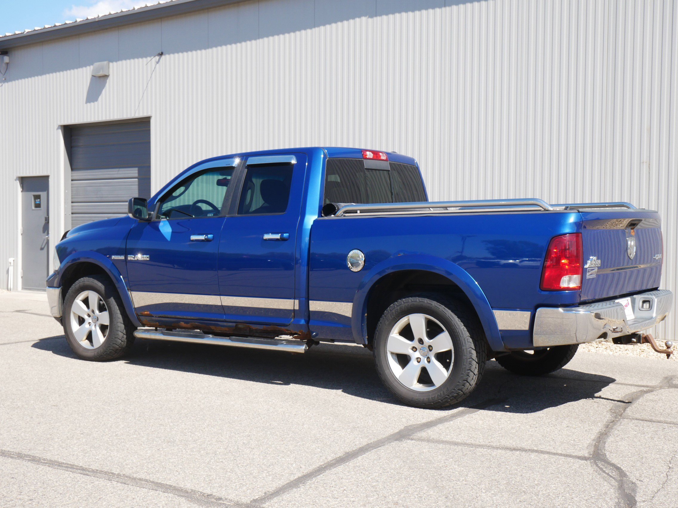 Used 2010 Deep Water Blue Pearl Dodge SLT image 3