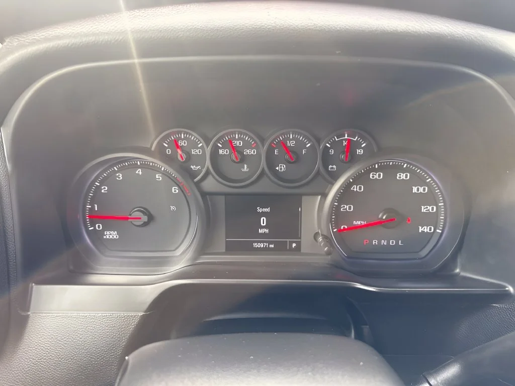 Used 2020 White GMC Base image 17