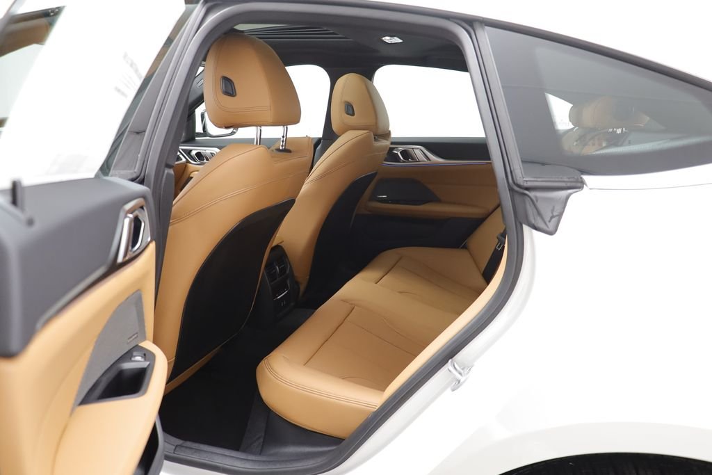 New 2026 Mineral White Metallic BMW xDrive40 image 15