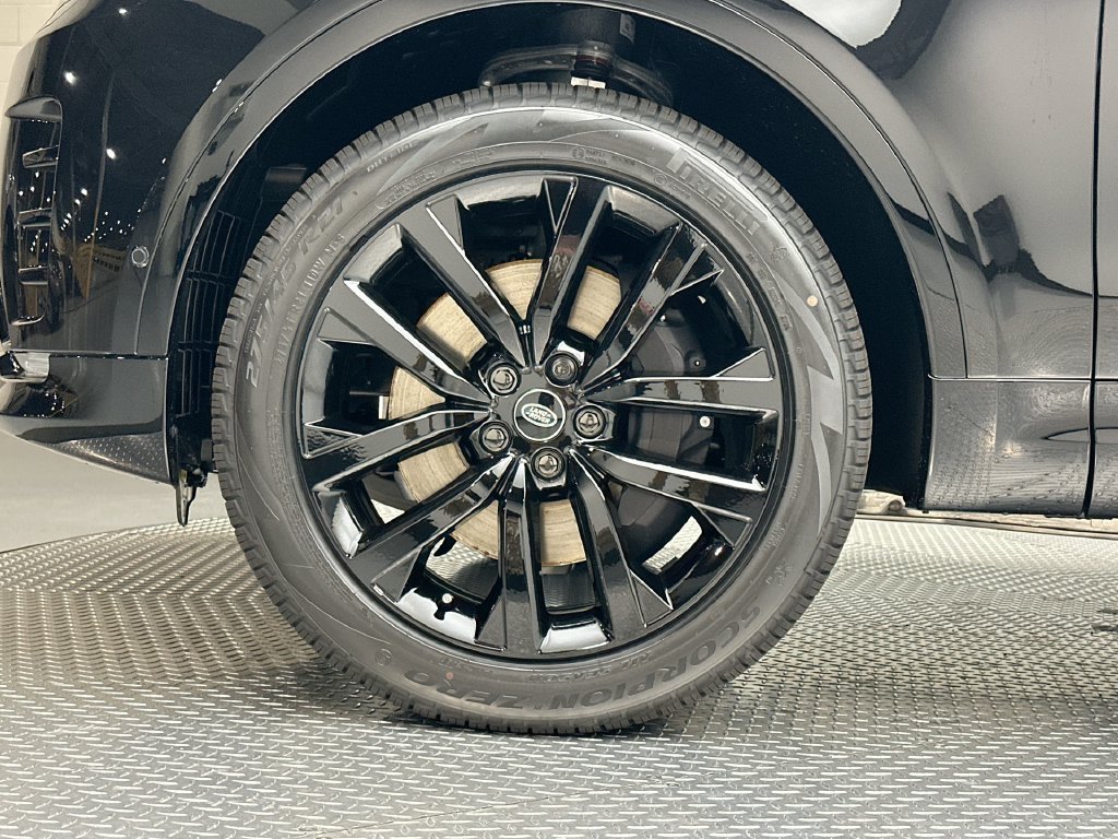 New 2026 Santorini Black Metallic Land Rover Gemini Edition image 5