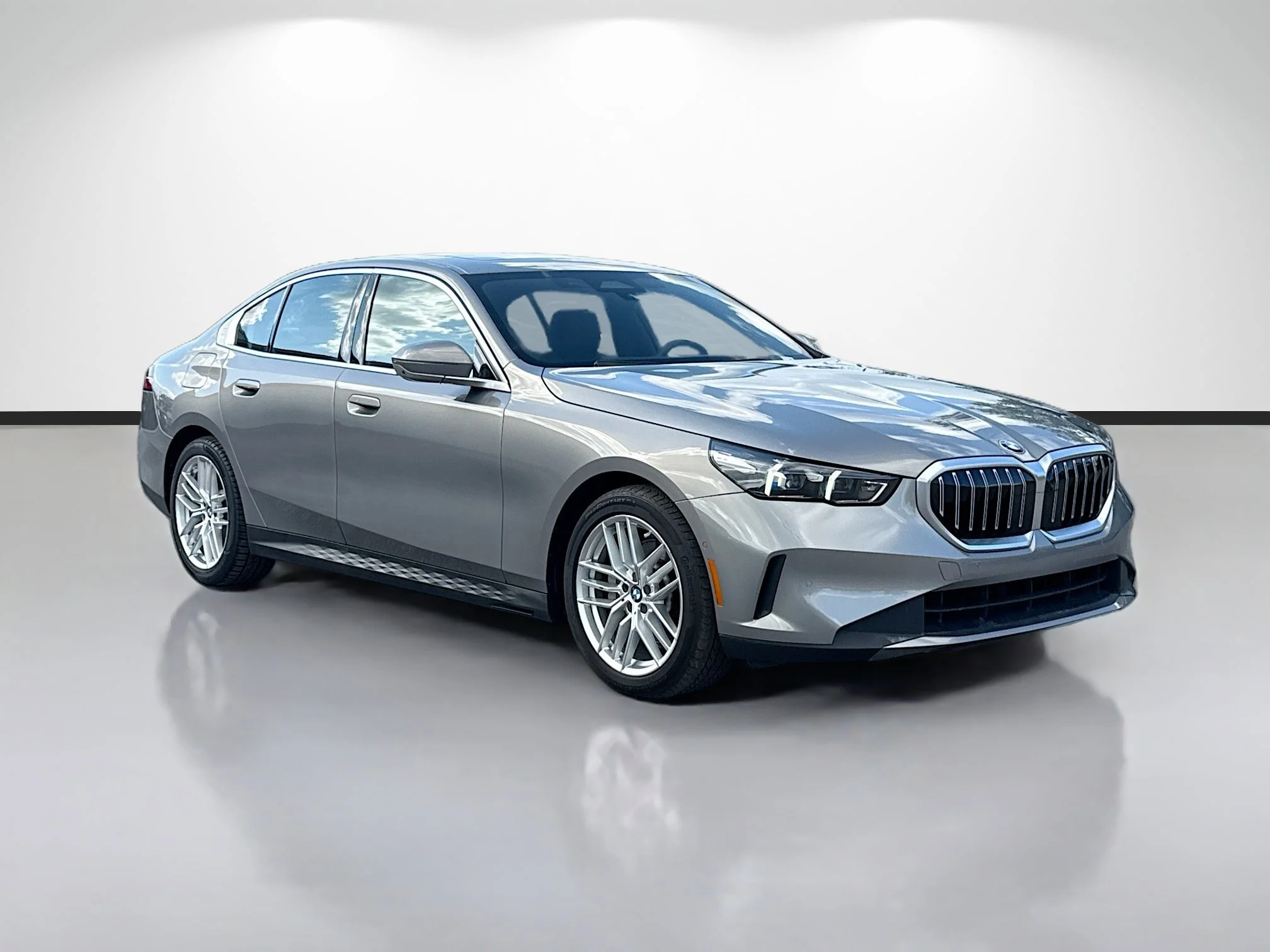 Used 2024 Gray Metallic BMW 530i image 7