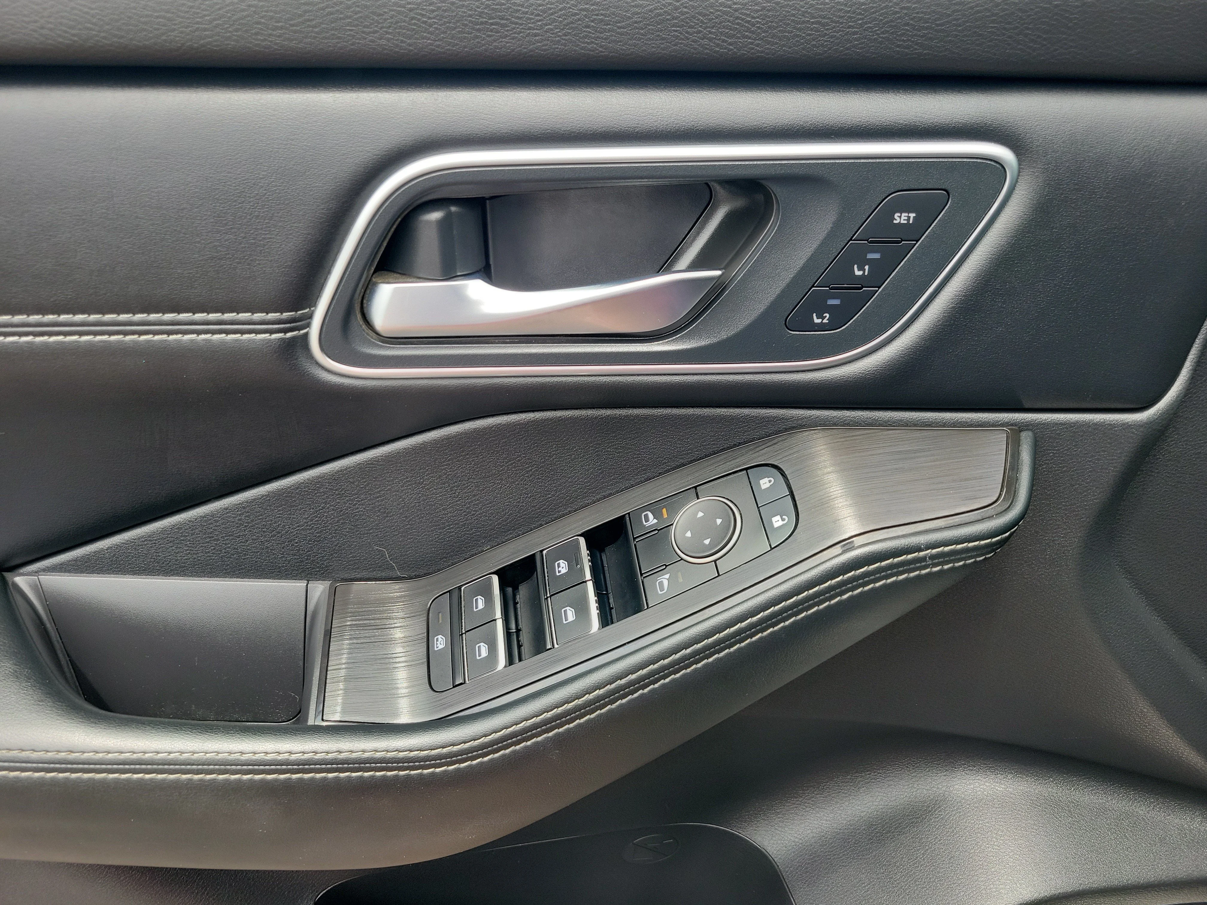Used 2025 Deep Ocean Blue Pearl Nissan Platinum image 7