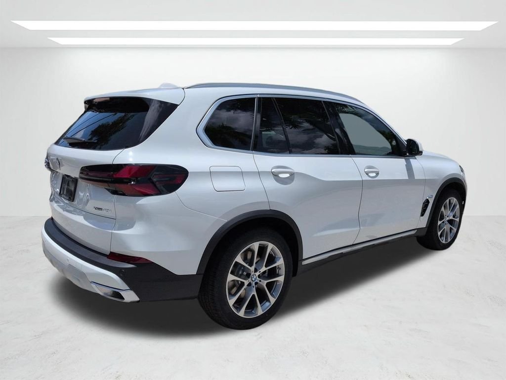 New 2026 Alpine White BMW xDrive40i image 4