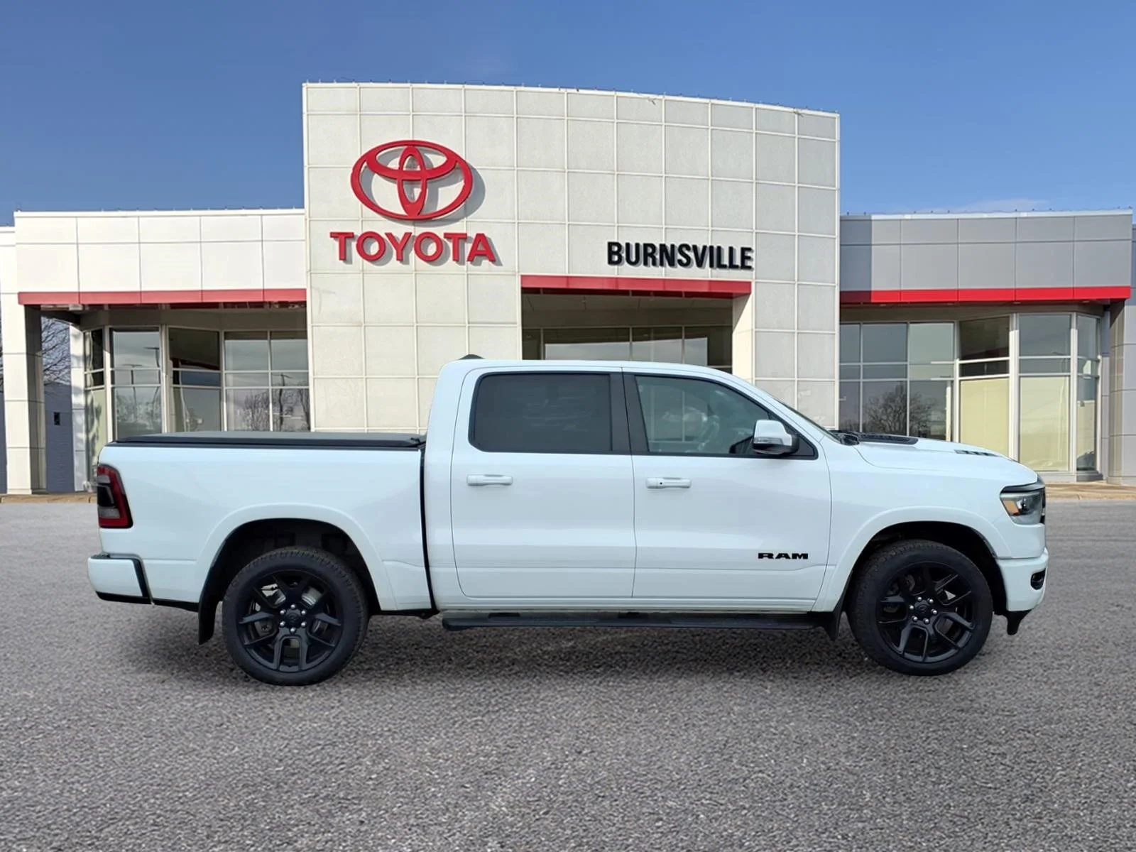 Used 2020 RAM Ram 1500 Pickup Laramie with VIN 1C6SRFJT8LN308302 for sale in Burnsville, Minnesota