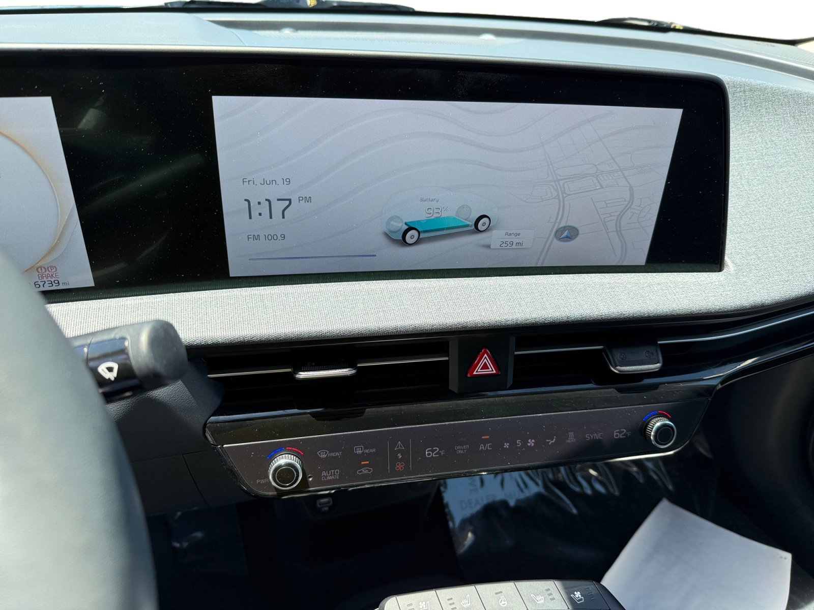 Used 2022 Aurora Black Kia Wind image 12