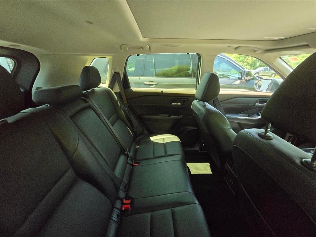 Used 2023 White Nissan SV image 6