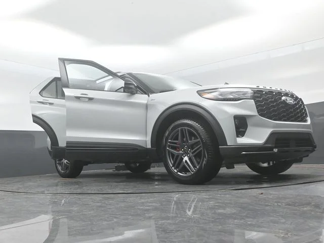 New 2027 Avalanche Gray Ford ST-Line image 32