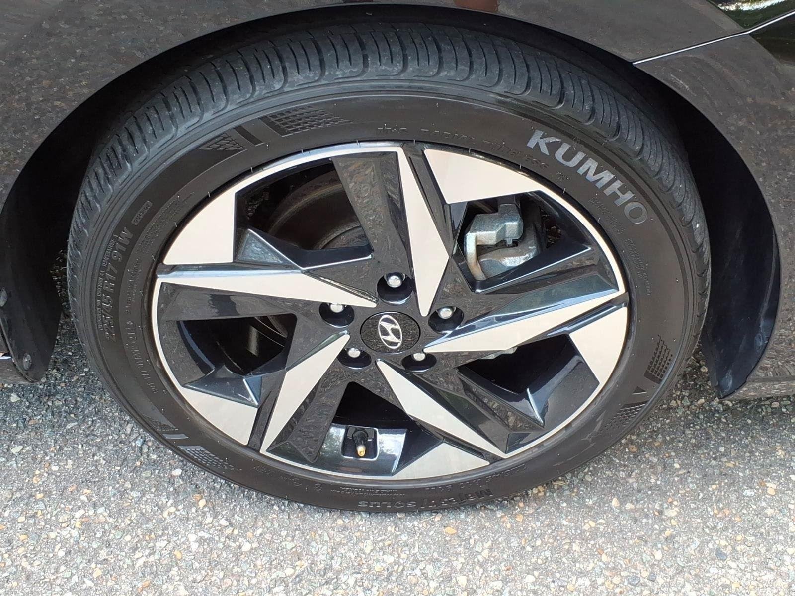 Used 2023 Onyx Black Hyundai SEL image 9