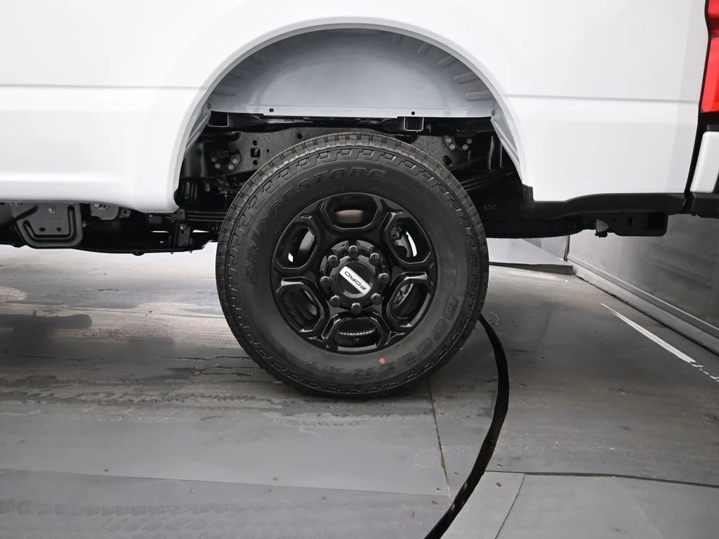 New 2026 Oxford White Ford XL image 17