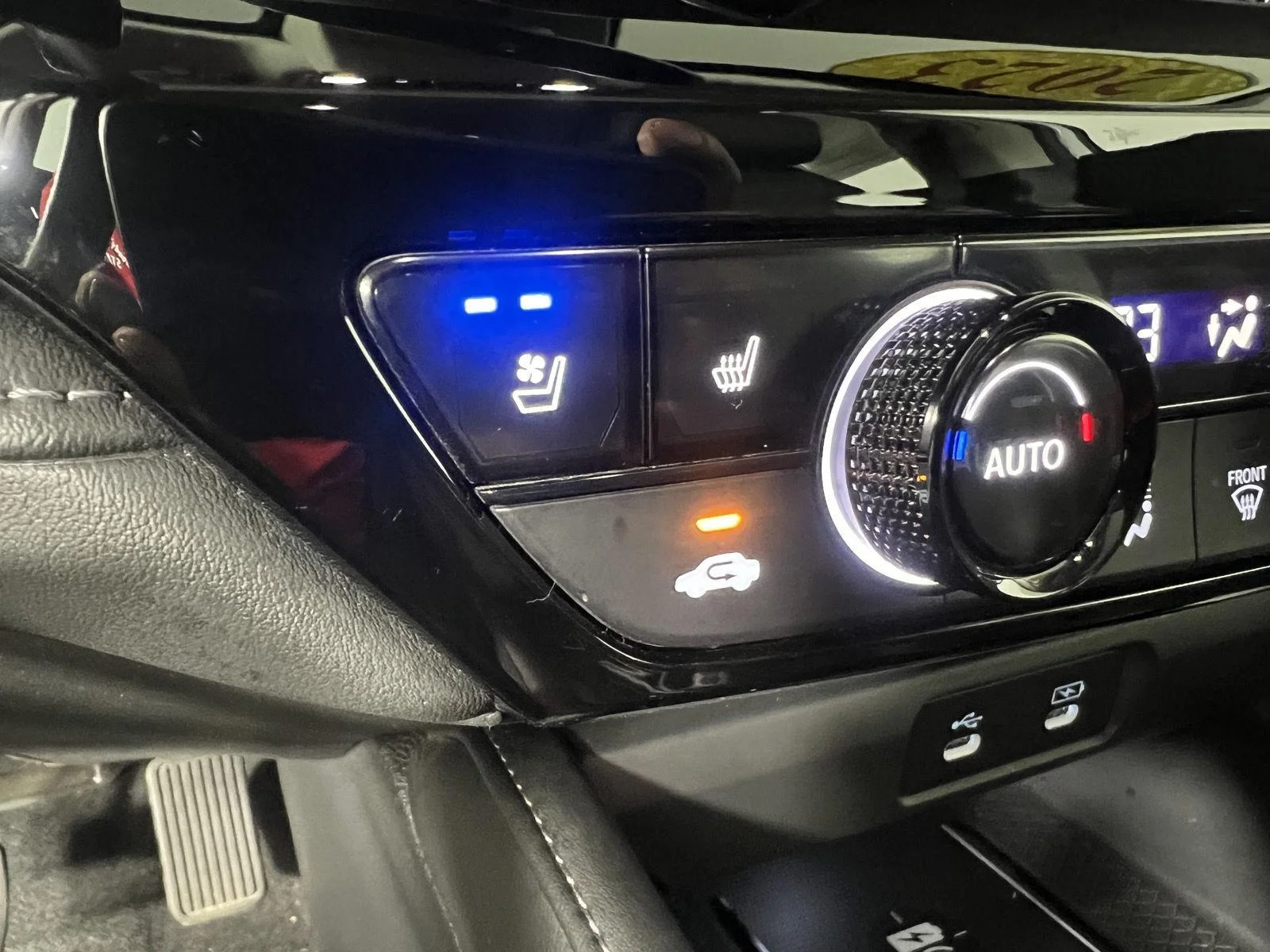 Used 2023 Platinum White Pearl Honda Touring image 9