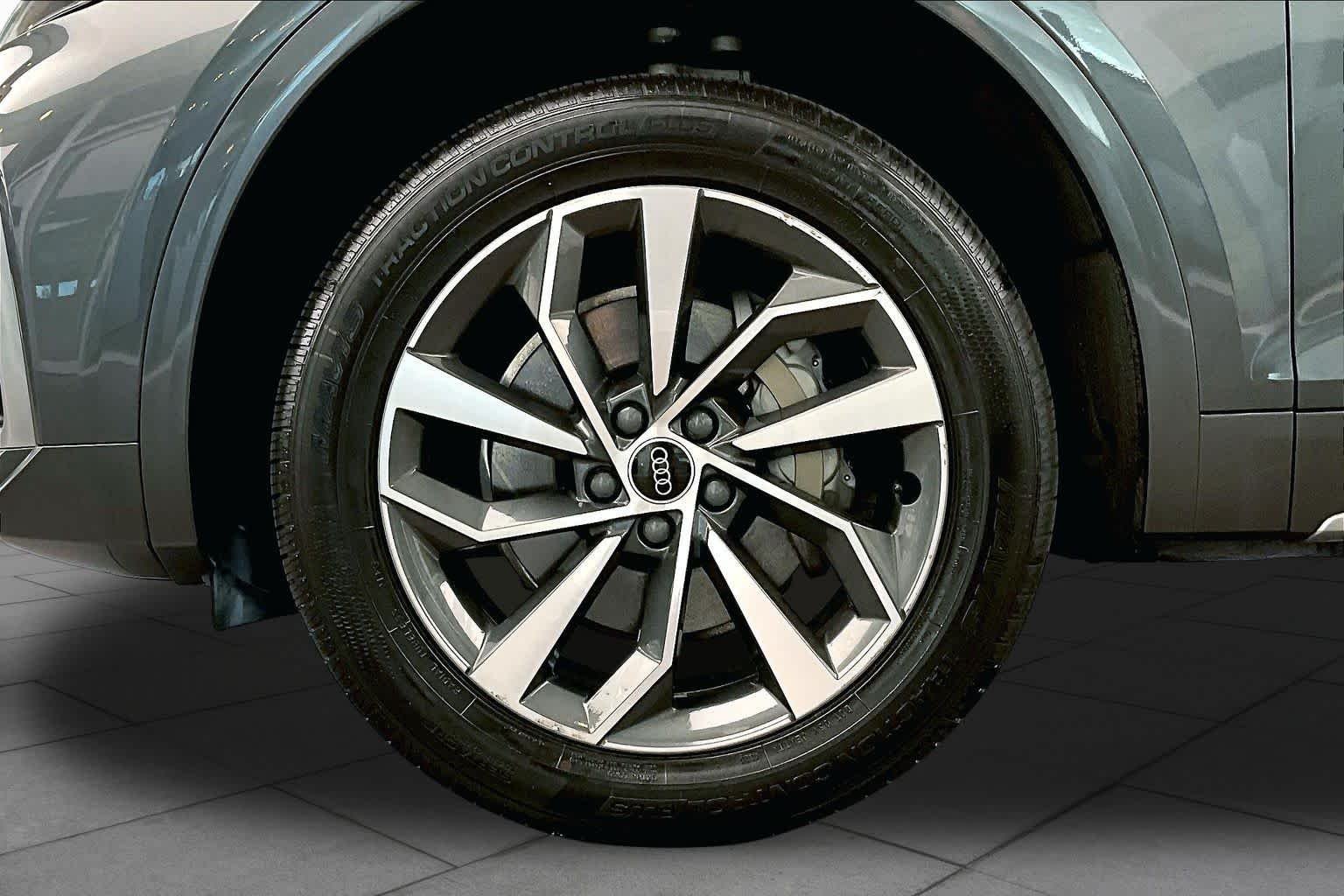 Used 2023 Daytona Gray Pearl Effect Audi S line Premium image 11