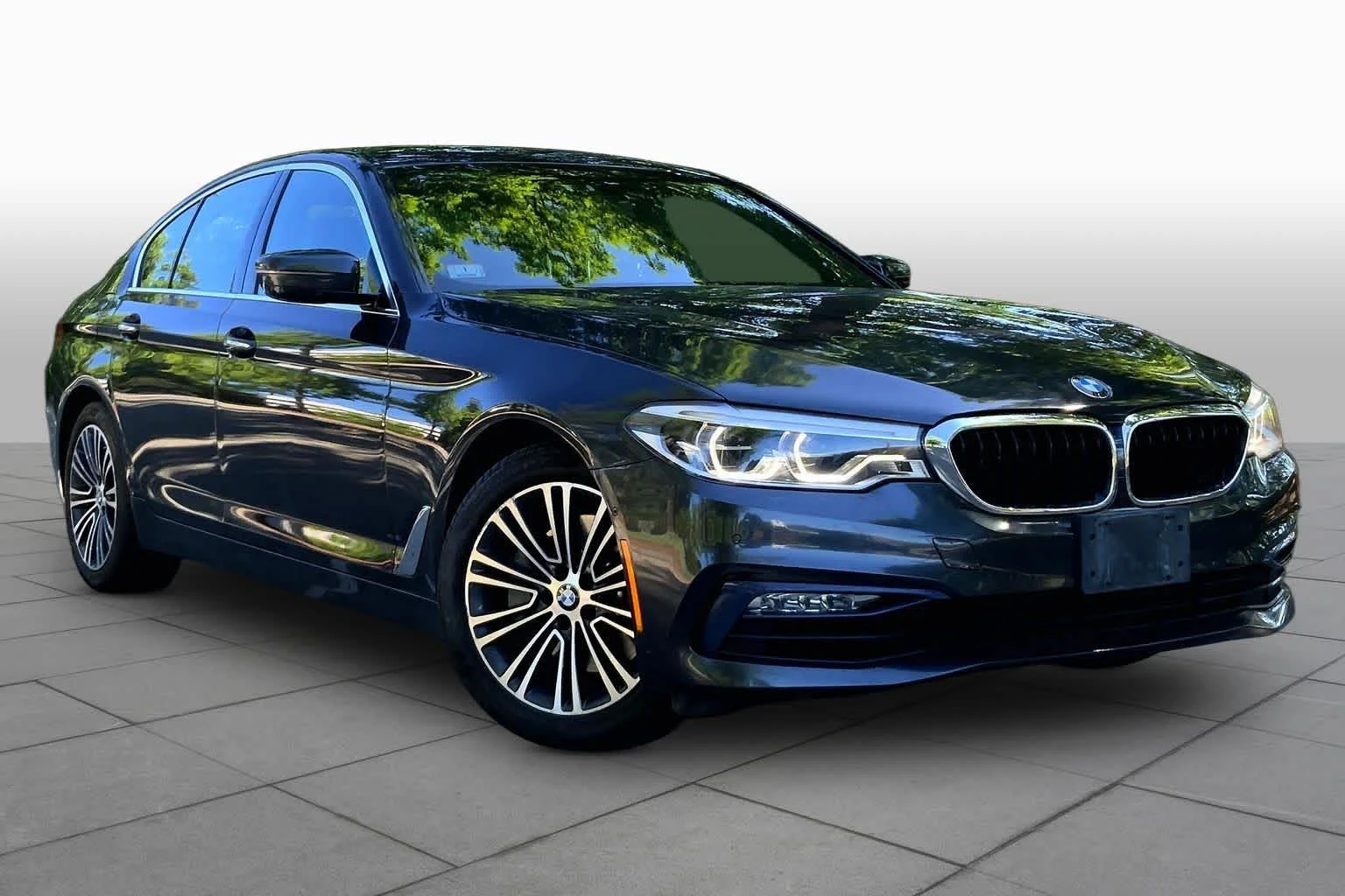 Used 2017 Dark Graphite Metallic BMW 540i xDrive image 2