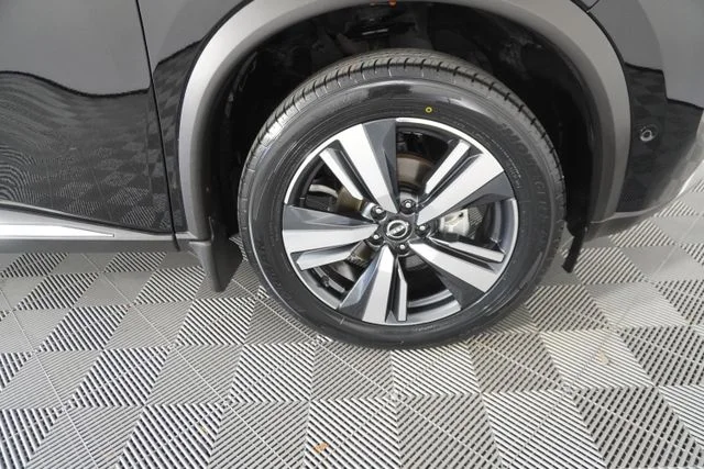 Used 2023 Black Nissan Platinum image 15