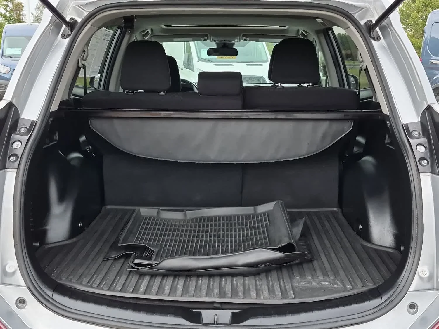 Used 2017 Silver Sky Metallic Toyota XLE image 21