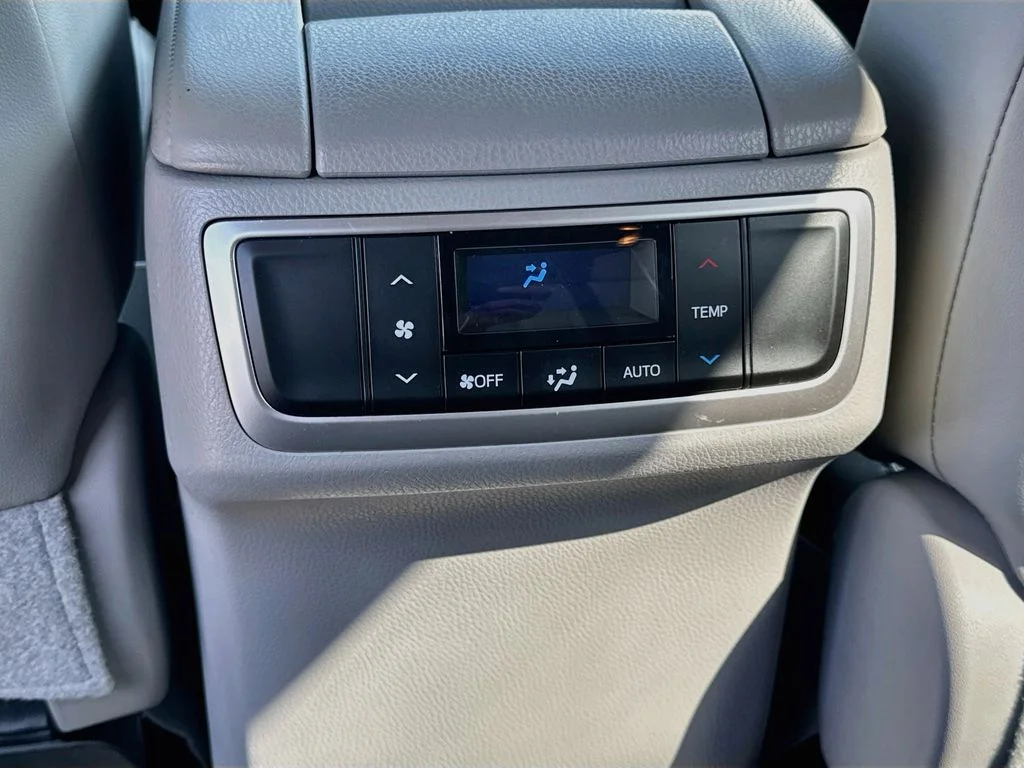 Used 2015 Gray Toyota LE Plus V6 image 28