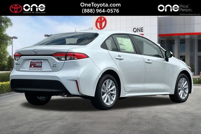 New 2026 Wind Chill Pearl <sup>1</sup> Toyota  LE image 4