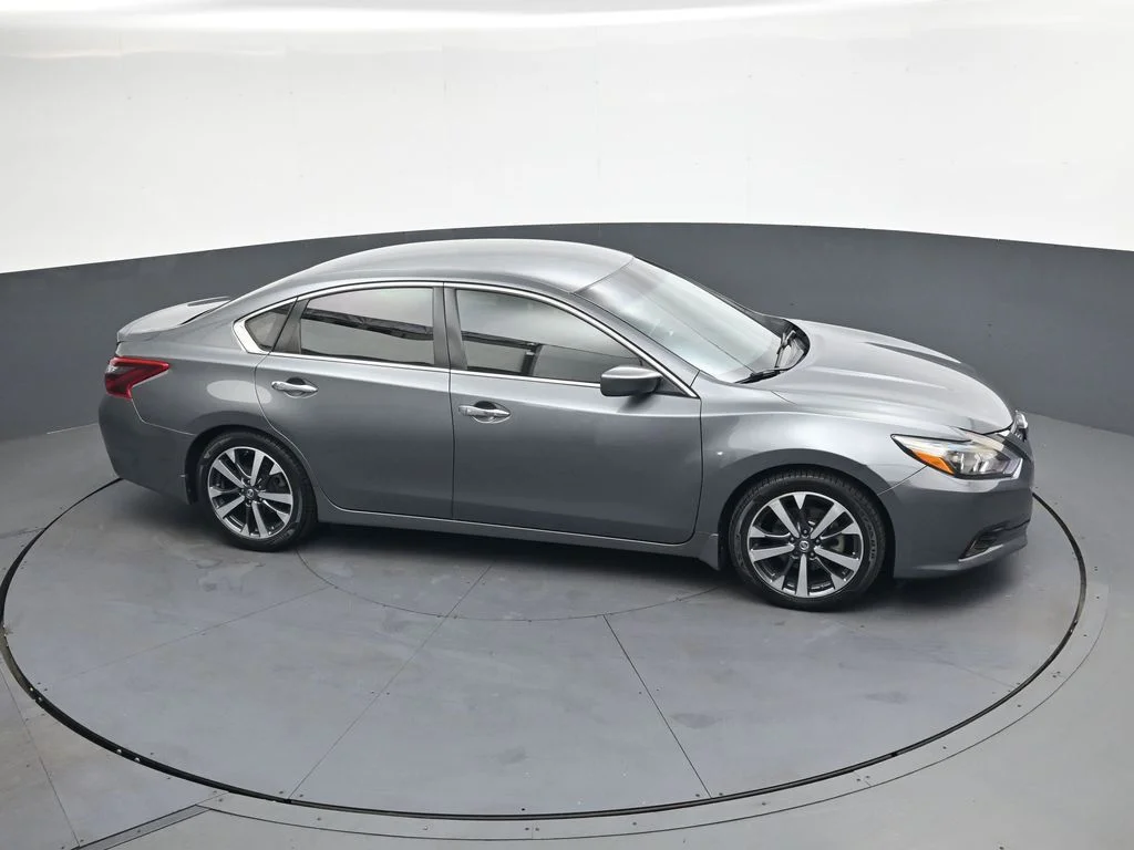 Used 2017 Gray Nissan 2.5 SR image 31