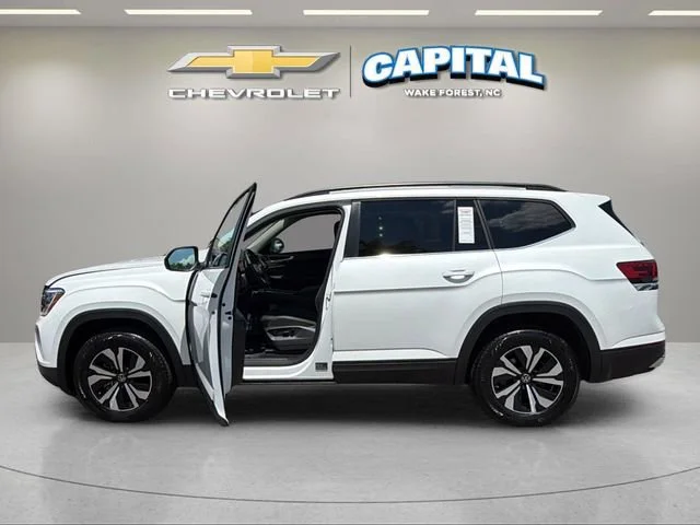 Used 2026 White/off-white Volkswagen SE image 9
