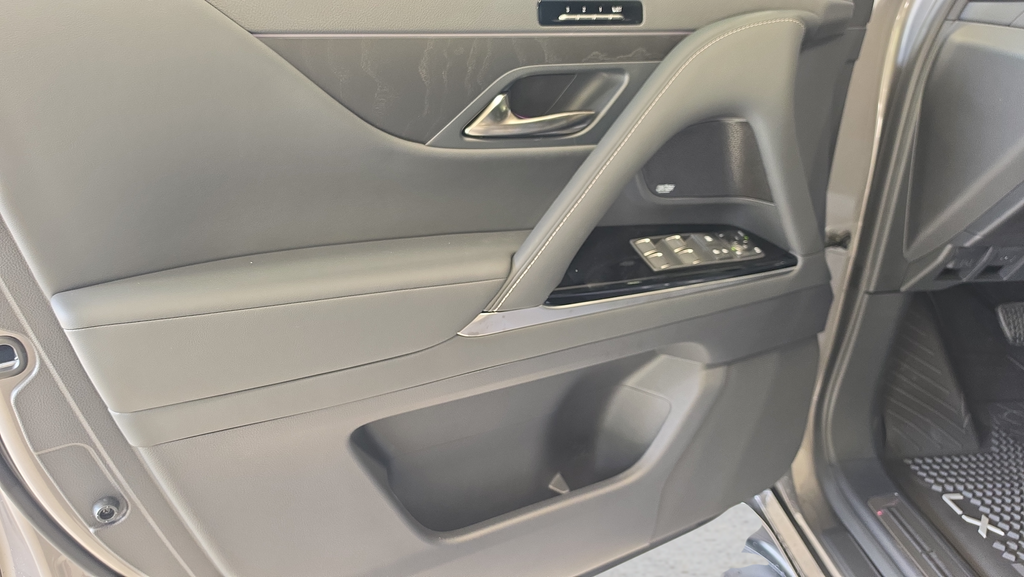 New 2026 Manganese Luster Lexus  600 LUXURY image 12