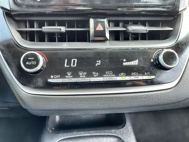 Used 2021  Toyota LE image 18