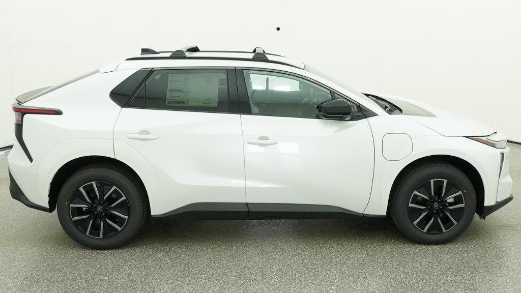 New 2026 Wind Chill Pearl Toyota XLE image 5