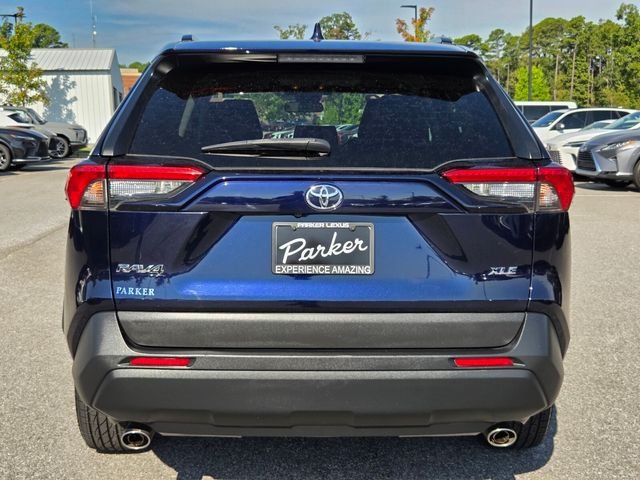 Used 2020  Toyota XLE image 4