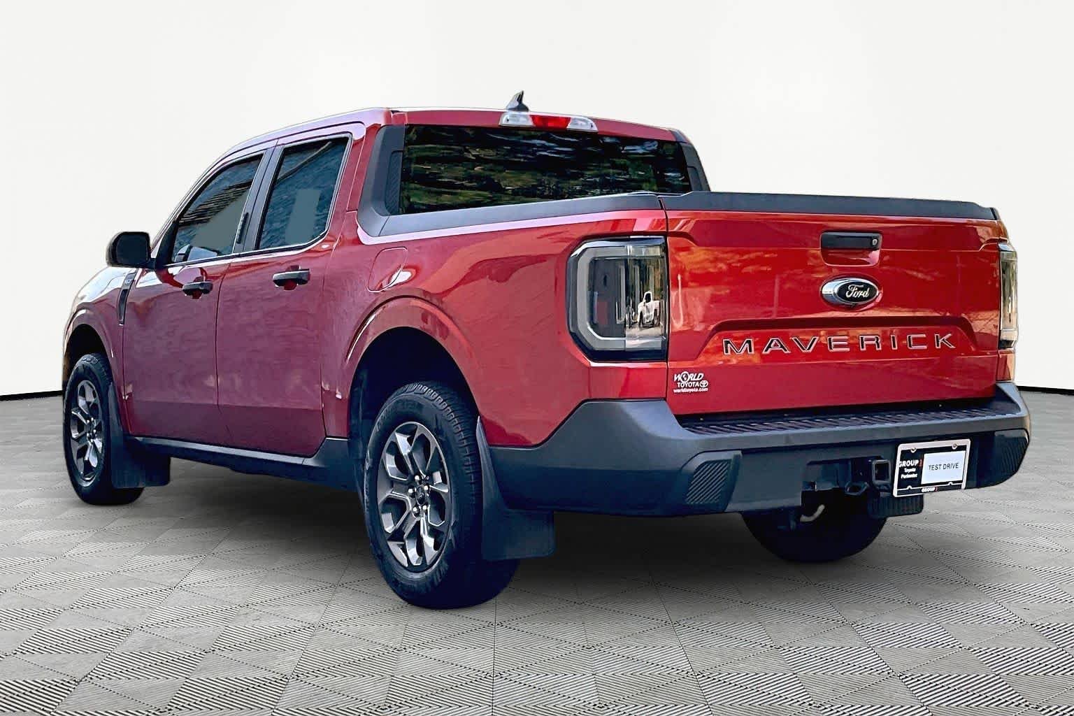 Used 2023 Hot Pepper Red Tinted Clearcoat Ford XLT image 12