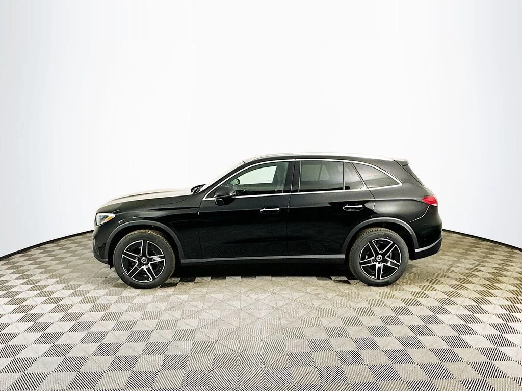 Used 2026 Black Mercedes-Benz GLC 300 image 3