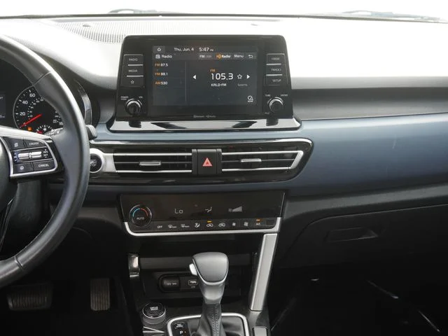 Used 2023 White Kia S image 15