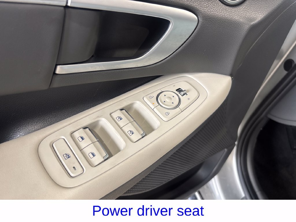 Certified Used 2025 Silver Hyundai SEL image 29