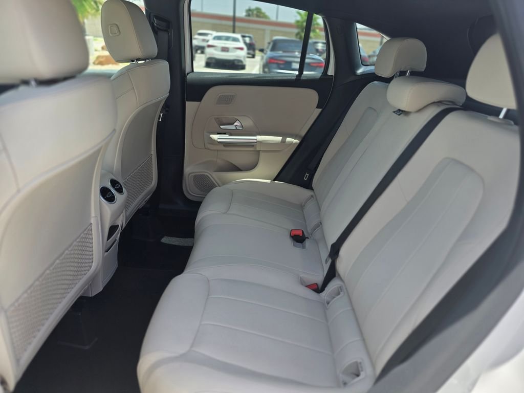 New 2026 Polar White Mercedes-Benz GLA 250 image 14