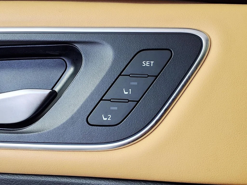 Used 2023 Gold Nissan Platinum image 19