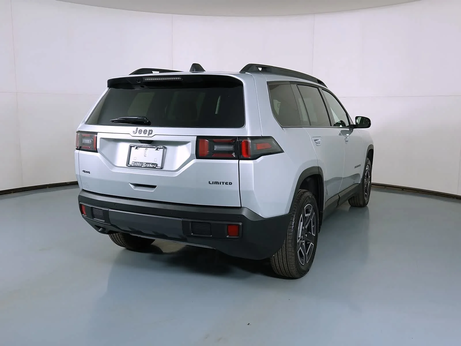 New 2026 Silver Zynith Clear-Coat Exterior Paint Jeep Limited image 3