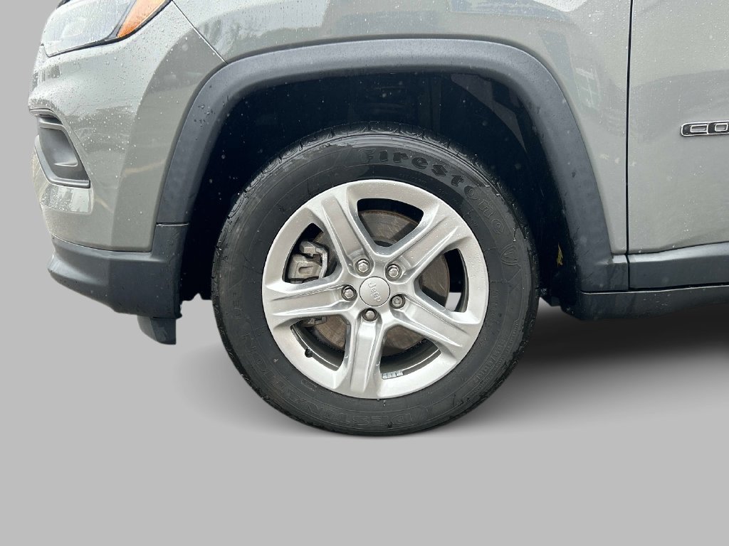 Used 2023 Gray Jeep Latitude image 9