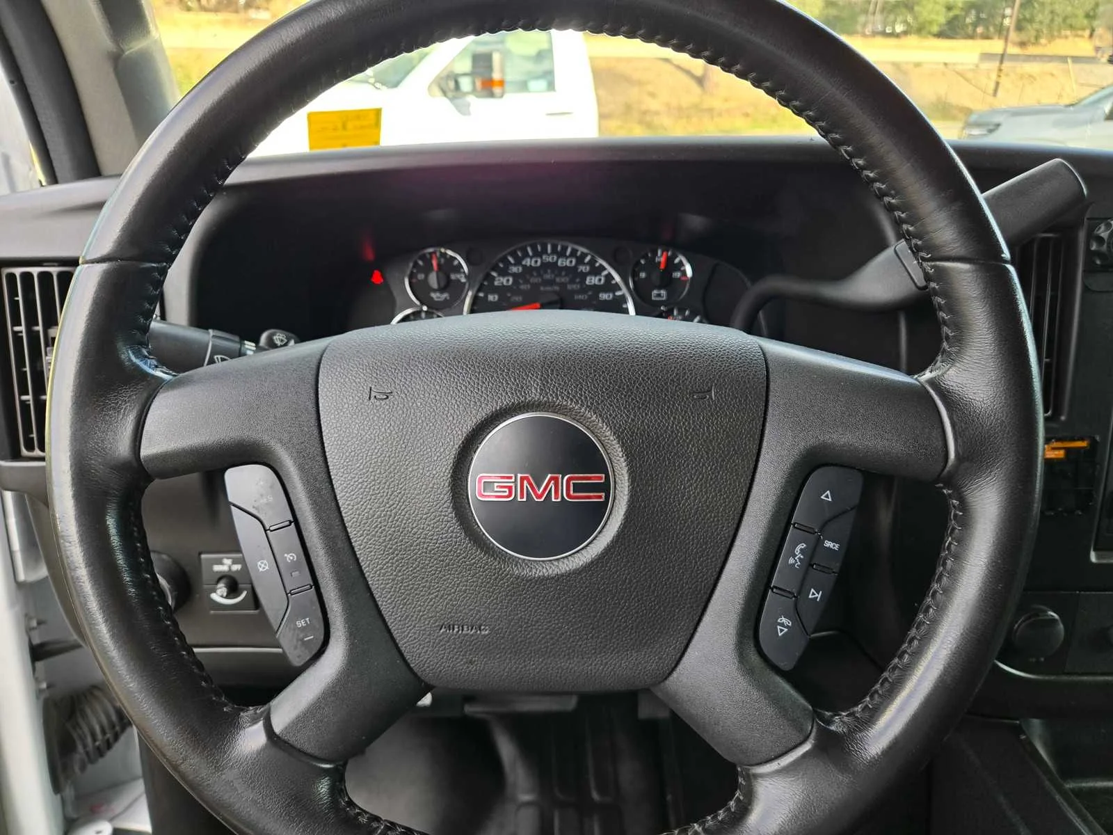 Used 2023 SUMMIT WHITE GMC 1WT image 28