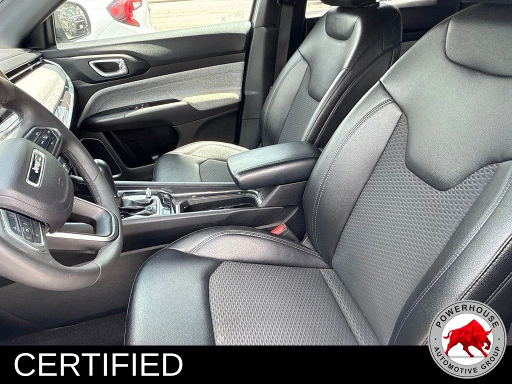 Used 2024  Jeep Latitude image 7