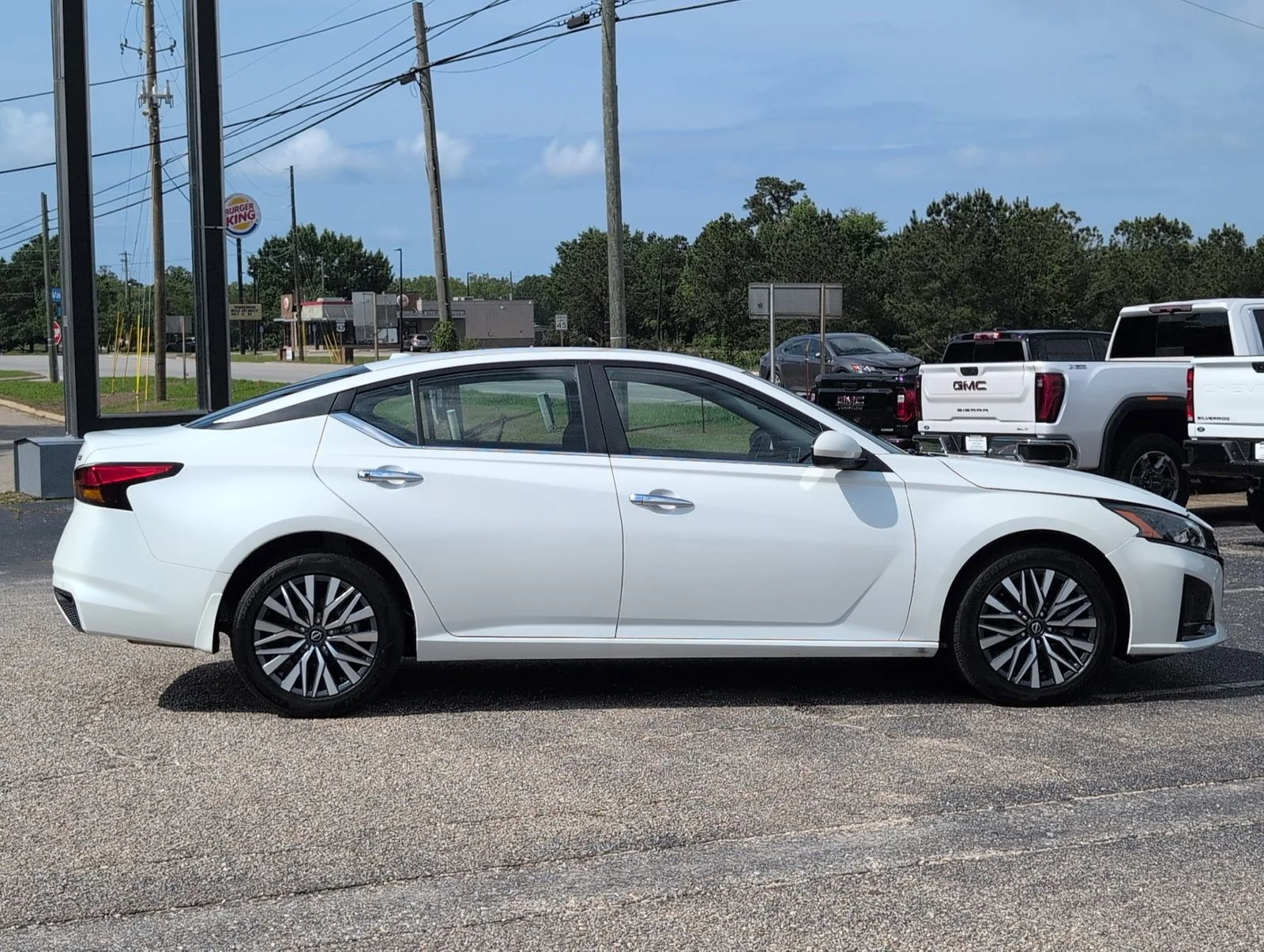 Used 2023 White Nissan 2.5 SV image 7