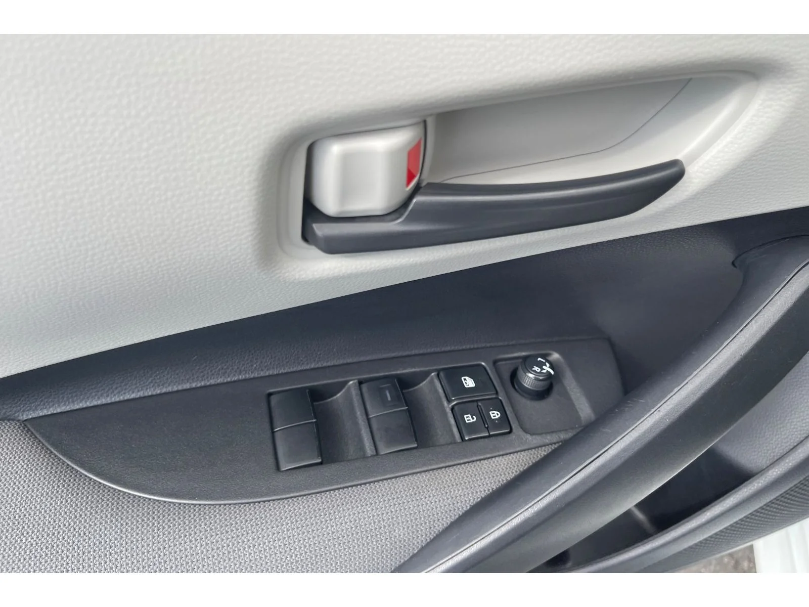 Used 2022 WHITE Toyota Hybrid LE image 11