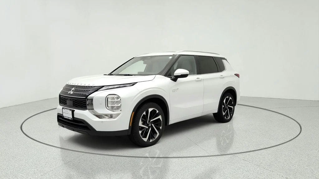 2023 Mitsubishi Outlander Plug-in Hybrid SEL S-AWC's photo