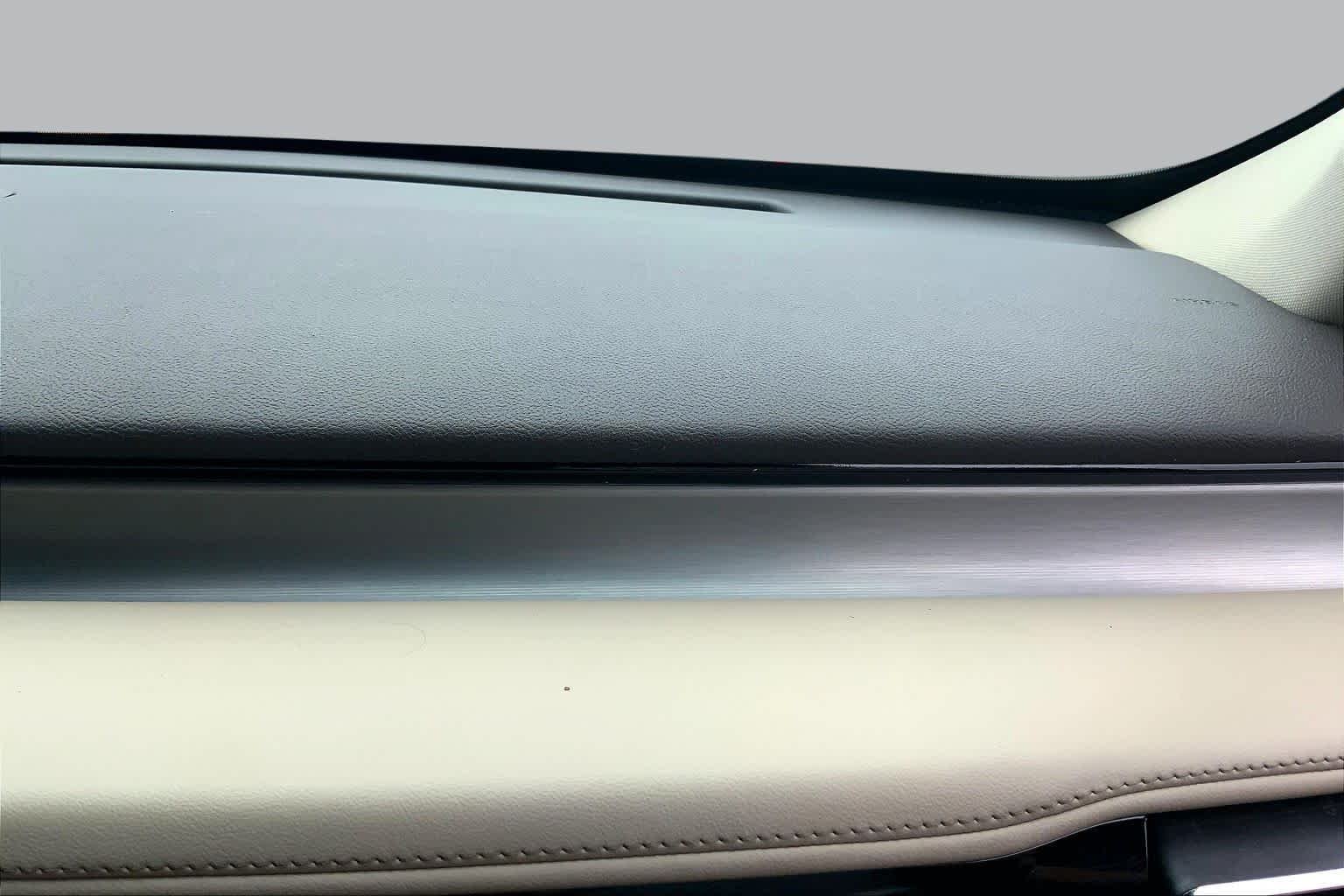 Used 2021 Ceramic Pearl Lincoln Standard image 19