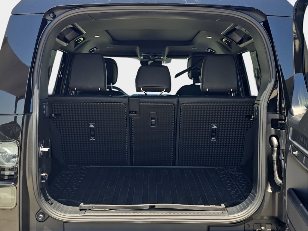 New 2026 Santorini Black Land Rover X-Dynamic SE image 12