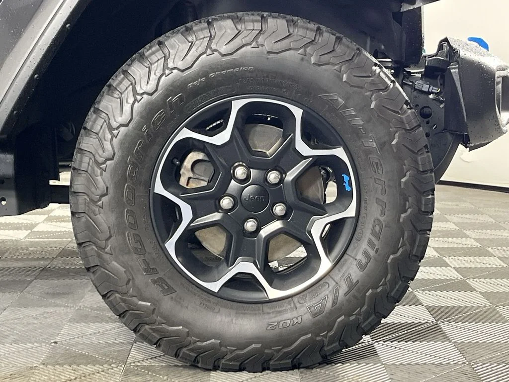 Used 2023 Gray Jeep Rubicon 4xe image 10